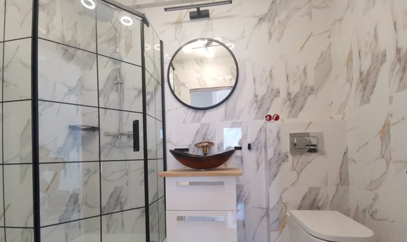 marmurowa łazienka